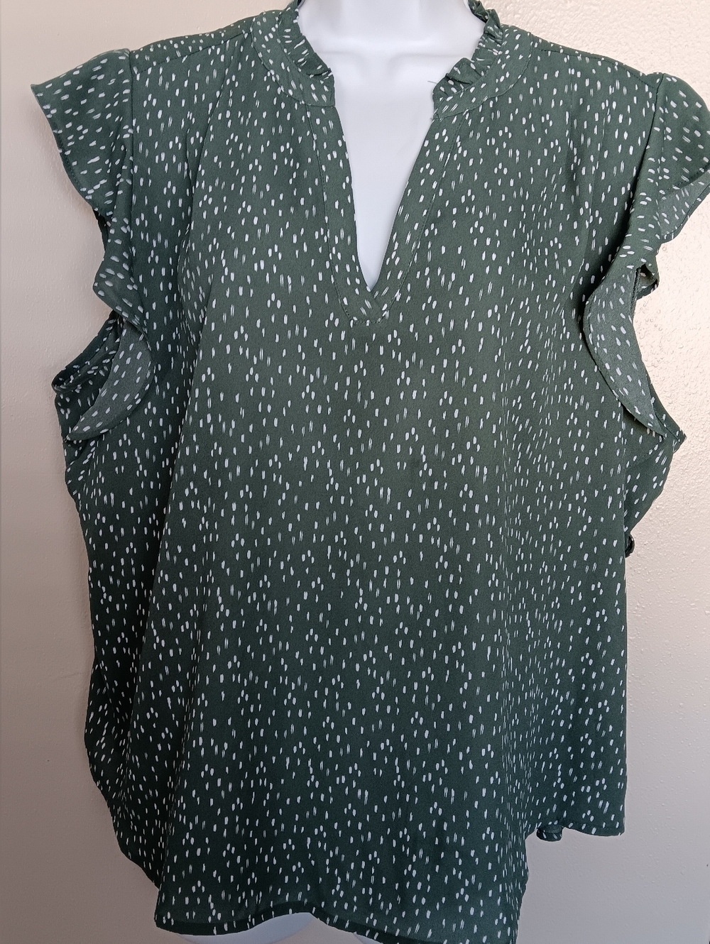 Liz Claiborne Women's Green Dot Flutter Sleeve Blouse Round Hem V-neck Sz PXL